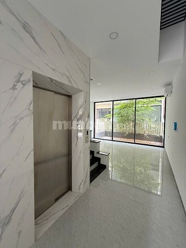 Cần chuyển nhượng nhà phố sân vườn