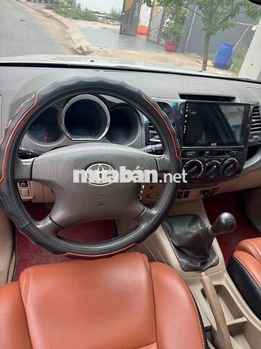 Toyota Fortuner 2011 Bản G Bạc
