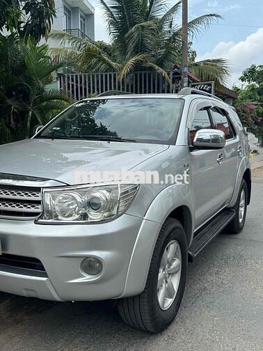 Toyota Fortuner 2011 Bản G Bạc