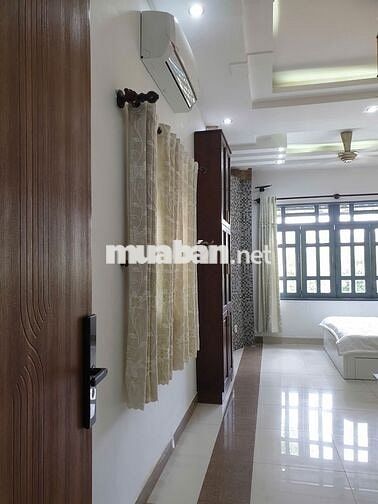 Nhà phố sân vườn ba mặt thoáng, view sông trung tâm Q7