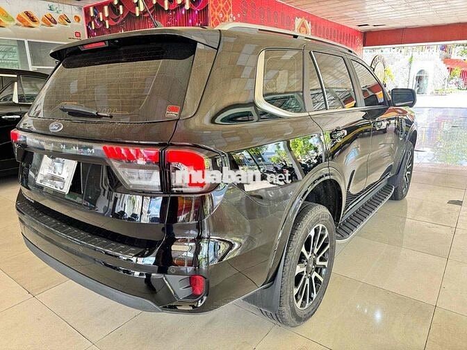 Ford Everest Platinum 2025 2 cầu Đen siêu lướt