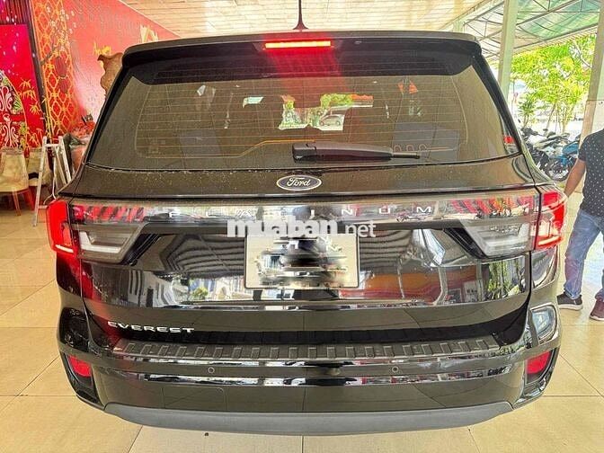 Ford Everest Platinum 2025 2 cầu Đen siêu lướt