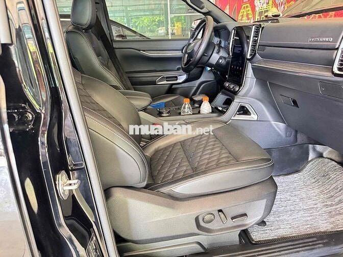 Ford Everest Platinum 2025 2 cầu Đen siêu lướt