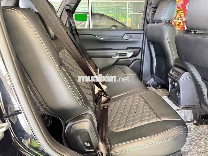 Ford Everest Platinum 2025 2 cầu Đen siêu lướt