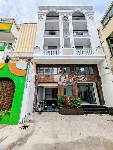Bán tòa nhà 5 Tấm 22 phòng Ngang 8 dài 19m Có thu nhập 90tr/th