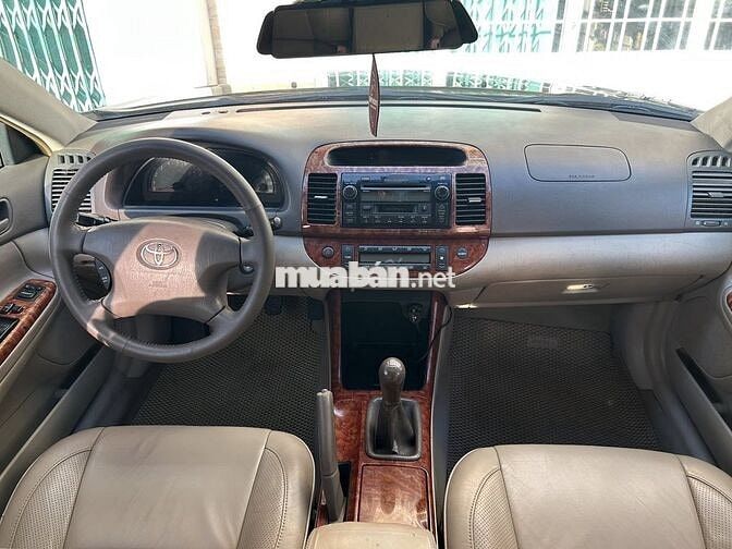 Toyota Camry 2004 2.4G MT Đen