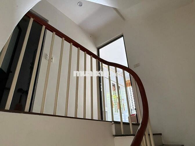 Cho thuê nhà phố Chu Huy Mân, 40m, 3pn, full đồ, nhà mới, ở ngay. 9tr