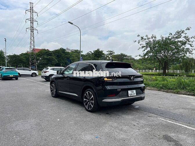 Xe điện VinFast VF8 Plus 2024 Đen