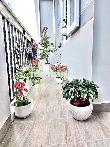 CÀN BÁN GẤP NHÀ XE HƠI ĐỔ CỬA- HUỲNH VĂN NGHỆ- TÂN BÌNH-DT 76M-NGANG 5