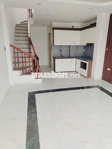 CHO THUÊ NHÀ NGUYÊN CĂN 6 TẦNG ĐỨC GIANG,THANG MÁY - Ô TÔ ĐỖ CỬA -