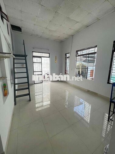 CHO THUÊ NHÀ NGUYÊN CĂN MỚI TINH - 1TRỆT1LỬNG - HẺM 3M