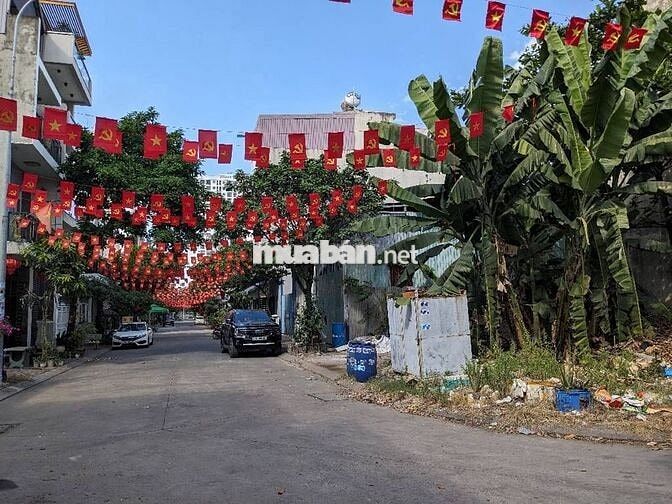 BÁN LÔ ĐẤT NGAY KHU TOA XE LỬA.SÁT BÊN VINCOM 550,KHU PHÂN LÔ ĐỒNG BỘ