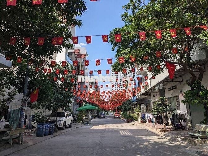 BÁN LÔ ĐẤT NGAY KHU TOA XE LỬA.SÁT BÊN VINCOM 550,KHU PHÂN LÔ ĐỒNG BỘ