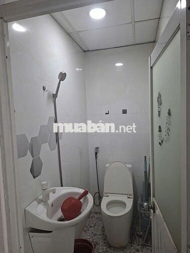 Cho thuê nhà 4pn hẻm xe hơi đường Huỳnh Văn Chính, Quận Tân Phú 
