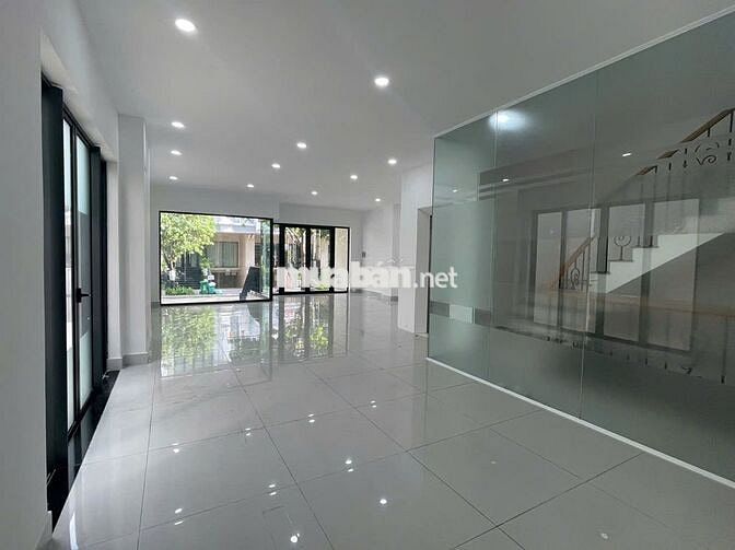 Cho thuê mặt bằng trệt 7x19m Vạn Phúc City - có hầm - giá 18,5 triệu