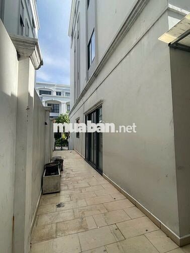 Cho thuê mặt bằng trệt 7x19m Vạn Phúc City - có hầm - giá 18,5 triệu