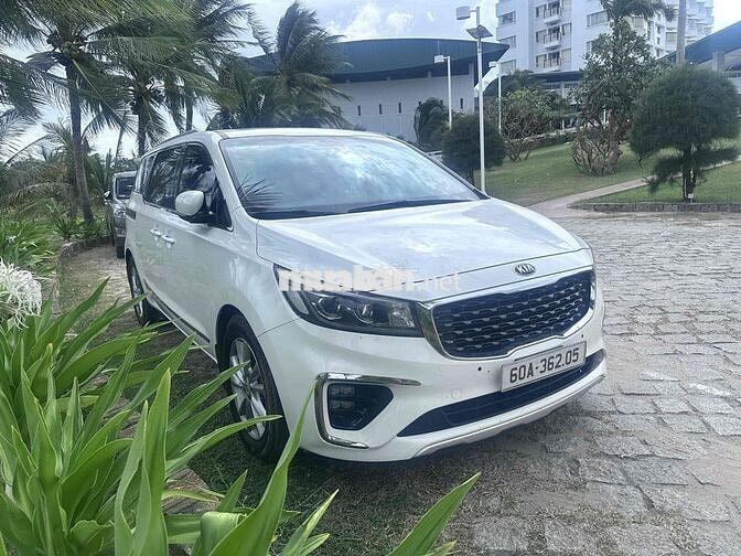 KIA Sedona 2018 Trắng 7 chỗ