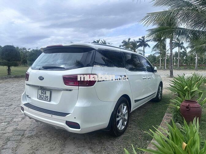 KIA Sedona 2018 Trắng 7 chỗ