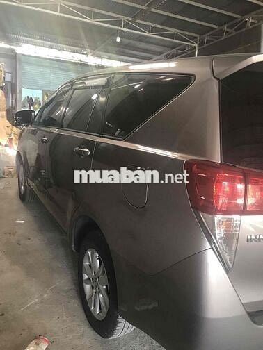 Toyota Innova 2017 2.0E Ghi đồng
