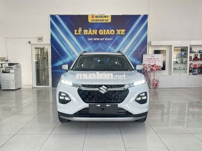 Suzuki Fronx 5 chỗ ưu đãi hấp dẫn 136 triệu có xe
