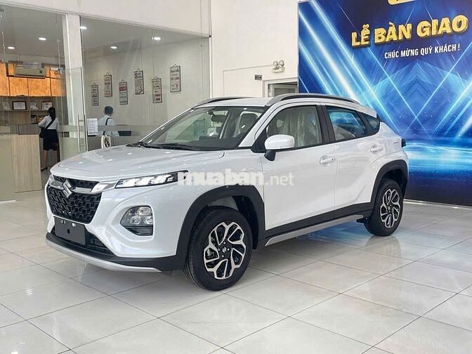 Suzuki Fronx 5 chỗ ưu đãi hấp dẫn 136 triệu có xe