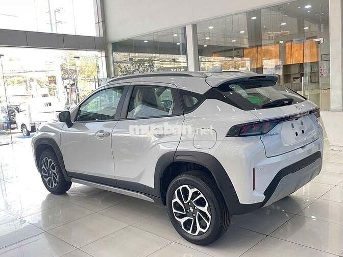Suzuki Fronx 5 chỗ ưu đãi hấp dẫn 136 triệu có xe