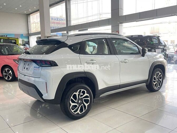 Suzuki Fronx 5 chỗ ưu đãi hấp dẫn 136 triệu có xe