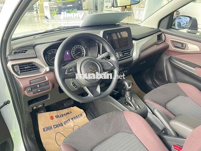 Suzuki Fronx 5 chỗ ưu đãi hấp dẫn 136 triệu có xe