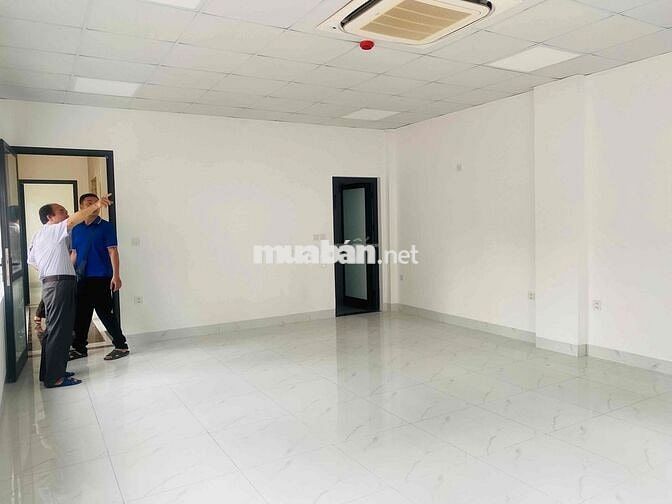 Cho thuê nhà mặt phố Trần Cung 80m2 3 tầng kinh doanh