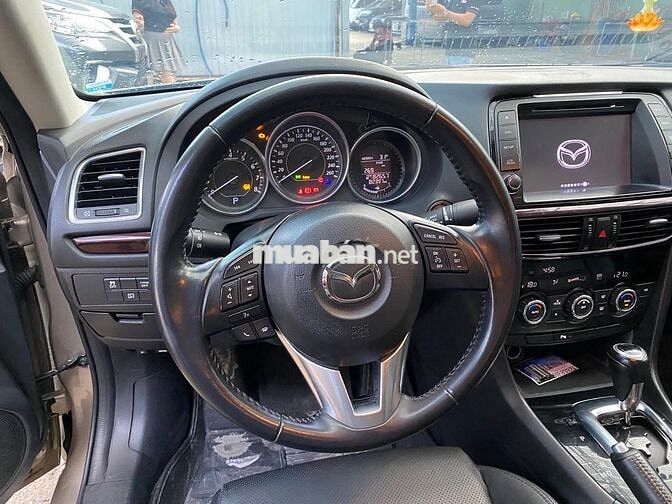 Mazda 6 model 2016 màu vàng cát