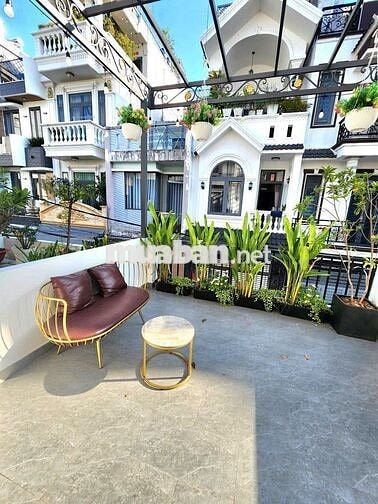 CẦN BÁN LẠI CĂN NHÀ 3 TẦNG DTSD 240M2 FULL NỘI THẤT CAO CẤP