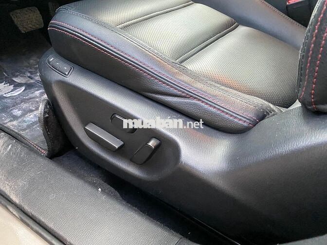 Mazda 6 model 2016 màu vàng cát