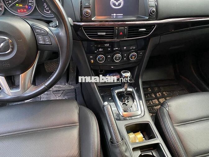 Mazda 6 model 2016 màu vàng cát