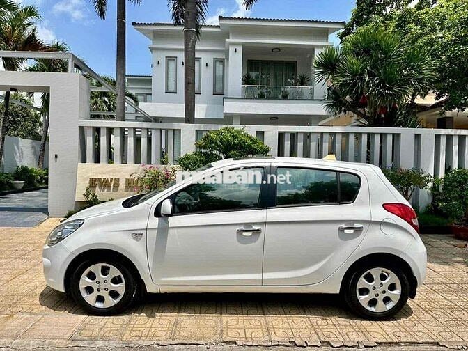 Hyundai i20 2011 1.4 AT 100000 km Trắng