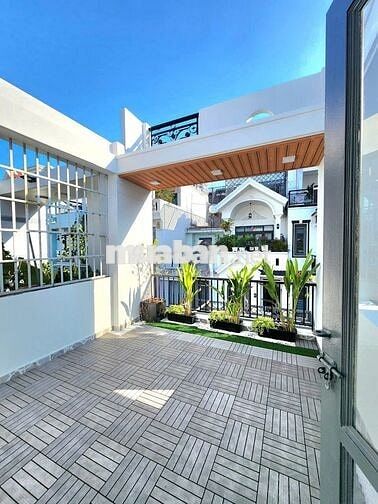 CẦN BÁN LẠI CĂN NHÀ 3 TẦNG DTSD 240M2 FULL NỘI THẤT CAO CẤP