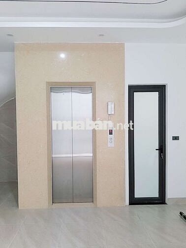 Tôi cần bán nhà 6tầng thang máy full nội thất, mặt ngõ ô tô Đồng Cổ.