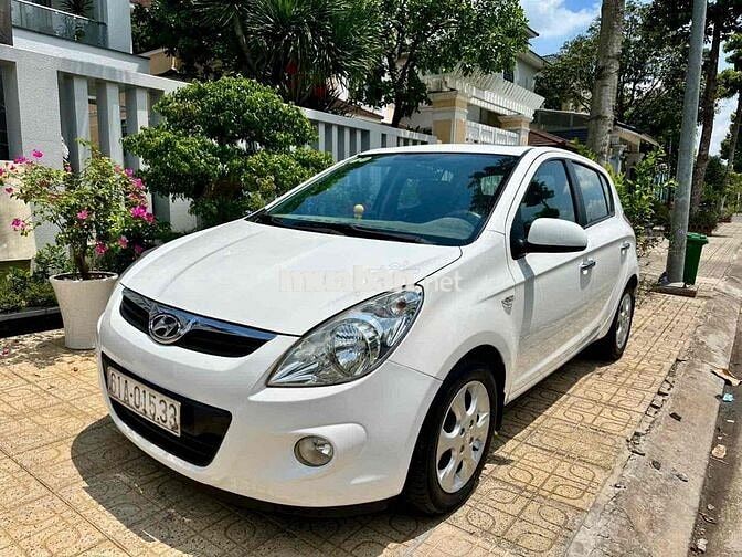 Hyundai i20 2011 1.4 AT 100000 km Trắng