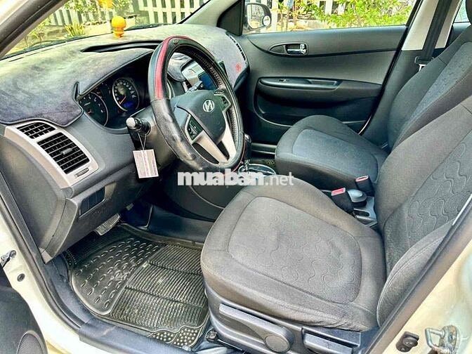 Hyundai i20 2011 1.4 AT 100000 km Trắng