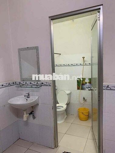 Nhà trệt nguyên căn 4x18m 2phòng 1máy lạnh hẻm Trần Nam Phú