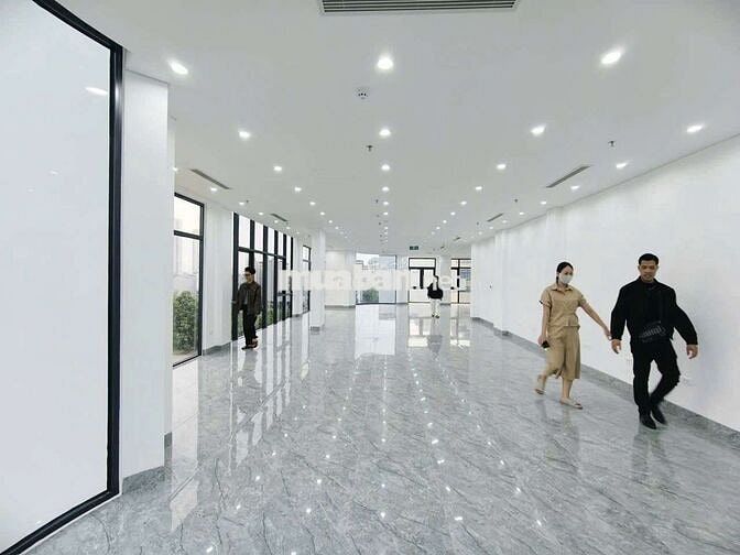 CHO THUÊ Văn Phòng 100m² - 15tr mặt tiền dài 15m tại Vạn Phúc