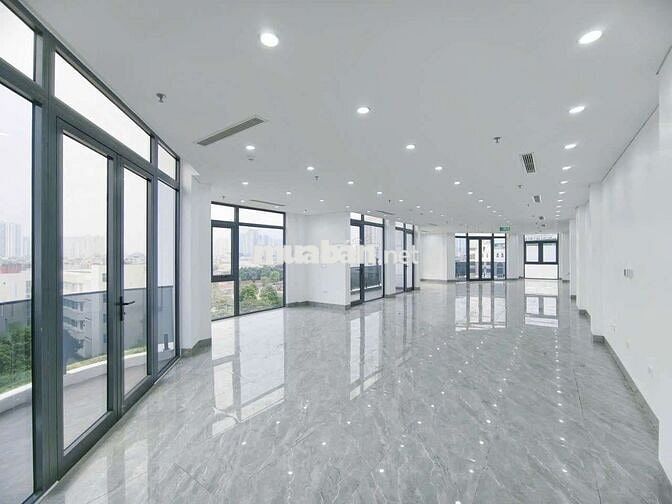 CHO THUÊ Văn Phòng 100m² - 15tr mặt tiền dài 15m tại Vạn Phúc