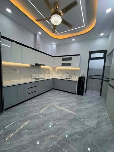 Cần tiền bán gấp nhà Hoàng Hoa Thám, Tân Bình. Giá 3,79 tỷ, 50m2, HXH