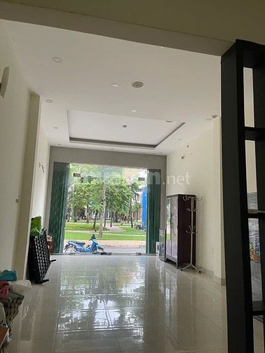 Nhà đường 320 Bông Sao F5Q8 view công viên: 4m x16m, trệt, 2 lầu, 1st 