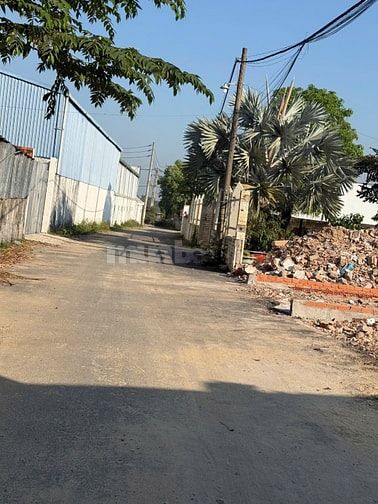 Bán đất 5*25m mặt tiền nhựa thông gần Vin Vượng. Hóc Môn 