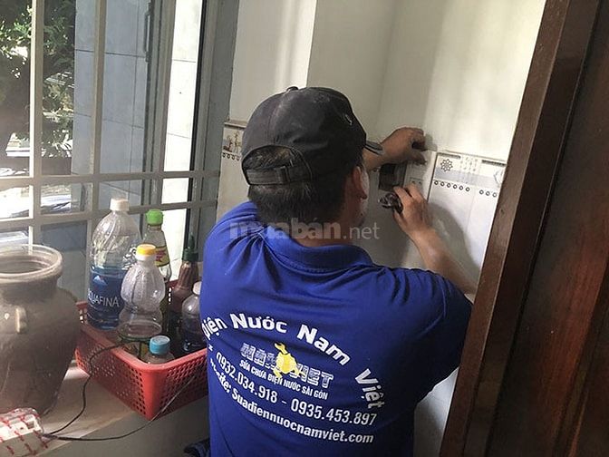 Tuyeernr Thợ Sửa Điện Nước Tại TPHCM