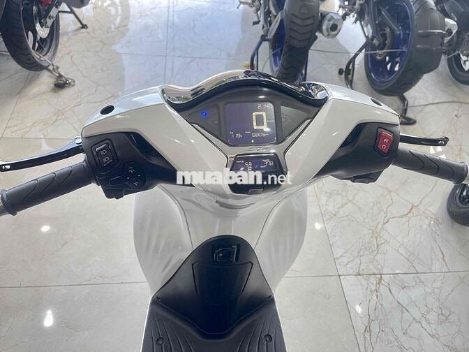 Honda SH160i CBS Trắng 5000km