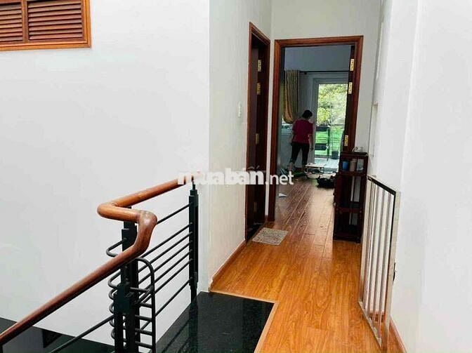 cho thuê nhà nguyên căn mặt tiền đường . Tân Hải p13 tân bình