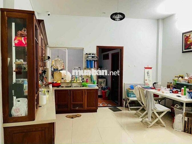 cho thuê nhà nguyên căn mặt tiền đường . Tân Hải p13 tân bình
