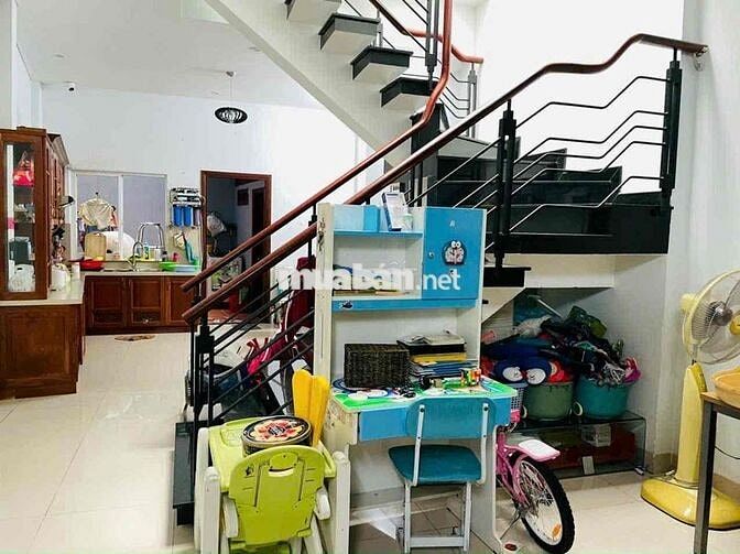 cho thuê nhà nguyên căn mặt tiền đường . Tân Hải p13 tân bình