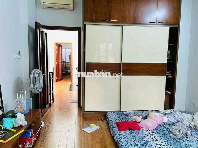 cho thuê nhà nguyên căn mặt tiền đường . Tân Hải p13 tân bình